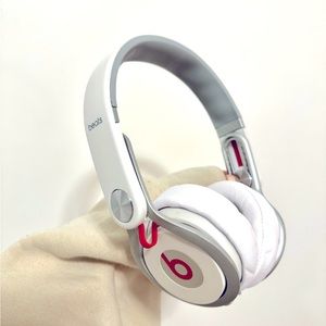 White Beats Mixr Headphones by Dr. Dre